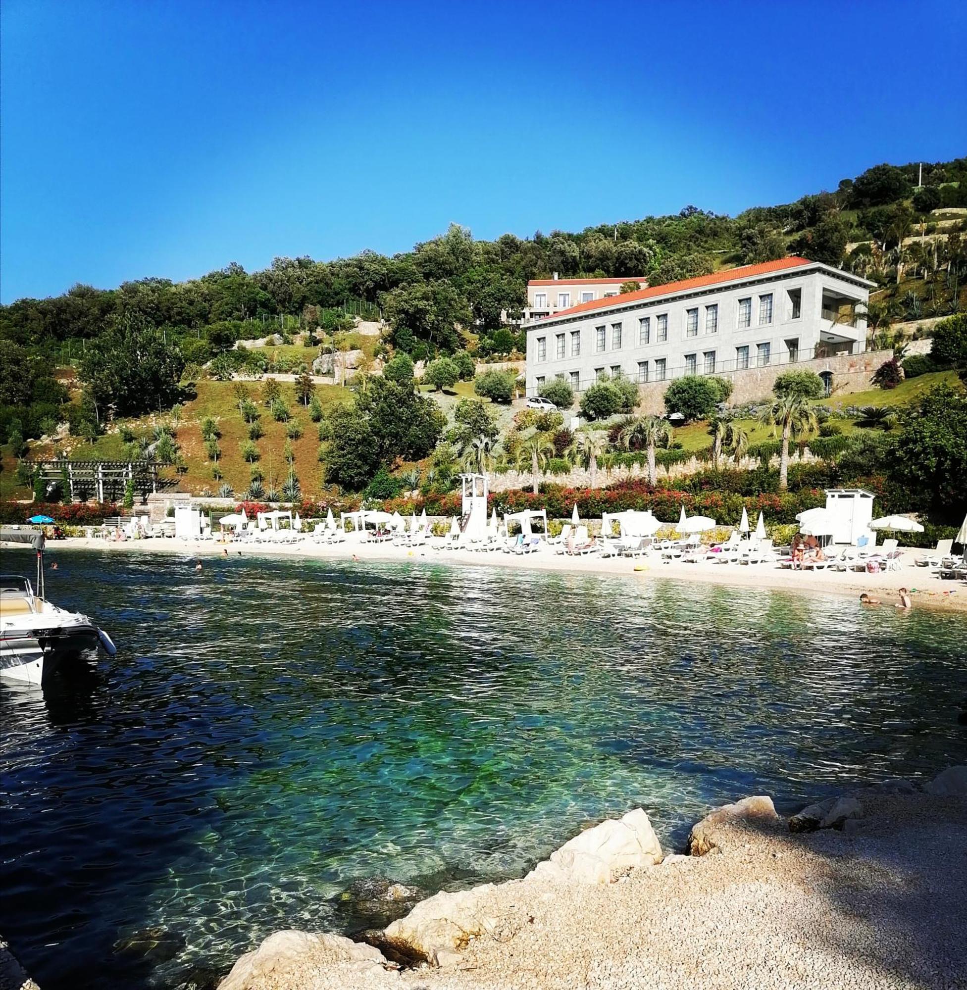 Glamping Peninsula Lustica Rose Villa Tivat Exterior photo